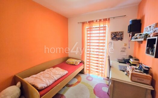 Three-bedroom apartment in Maine, Budva