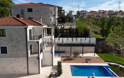 Vila sa bazenom i panoramskim pogledom na Sveti Stefan, Tudorovići, Budva