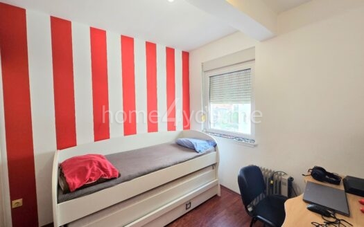 Three-bedroom apartment in Maine, Budva
