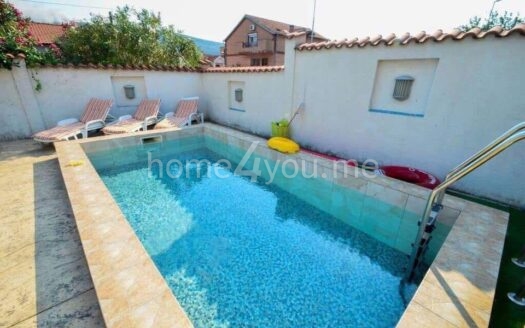 Dvosoban stan u manjoj zgradi sa bazenom, Djenovići, Herceg Novi