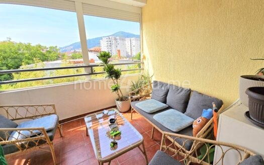 Three-bedroom apartment in Maine, Budva