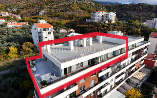 Роскошный пентхаус с большой террасой на крыше, гаражным местом и кладовой, Бечичи, Будва