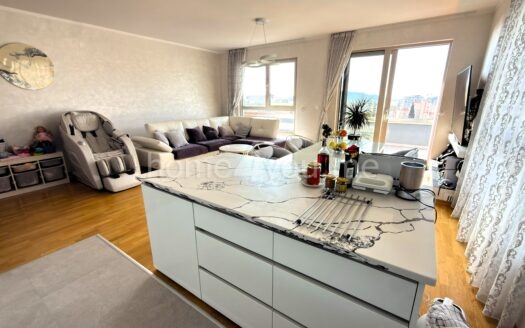 Роскошный пентхаус с большой террасой на крыше, гаражным местом и кладовой, Бечичи, Будва