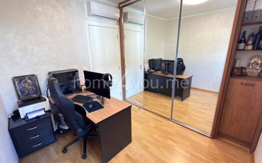 Роскошный пентхаус с большой террасой на крыше, гаражным местом и кладовой, Бечичи, Будва