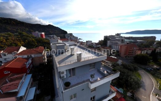 Роскошный пентхаус с большой террасой на крыше, гаражным местом и кладовой, Бечичи, Будва