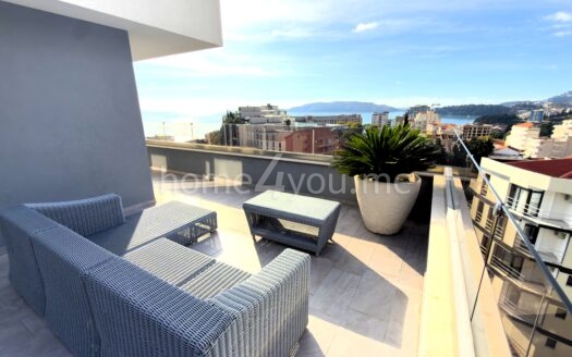 Роскошный пентхаус с большой террасой на крыше, гаражным местом и кладовой, Бечичи, Будва