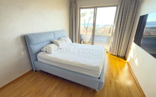 Роскошный пентхаус с большой террасой на крыше, гаражным местом и кладовой, Бечичи, Будва