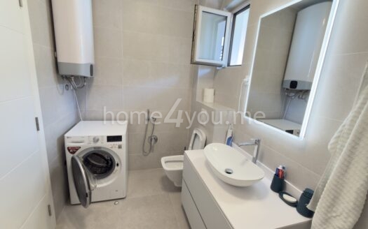 Роскошный пентхаус с большой террасой на крыше, гаражным местом и кладовой, Бечичи, Будва