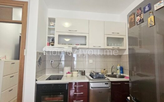 Однокомнатная меблированная квартира в доме «Меркур», район Бабилония, Будва