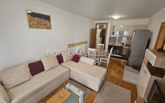 Однокомнатная меблированная квартира в доме «Меркур», район Бабилония, Будва