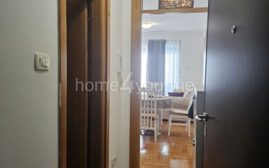 Однокомнатная меблированная квартира в доме «Меркур», район Бабилония, Будва