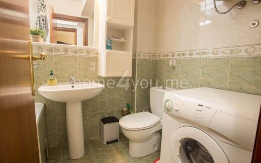 Dvosoban namješten stan u centru Budve