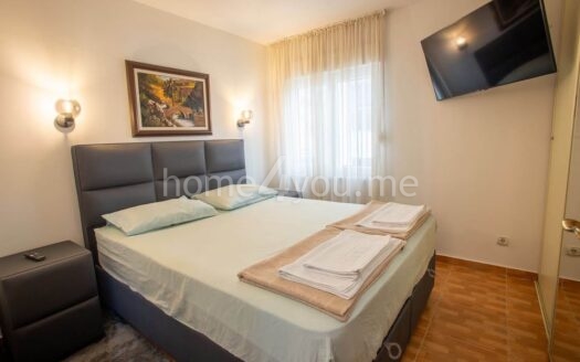 Dvosoban namješten stan u centru Budve