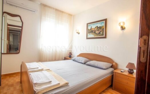 Dvosoban namješten stan u centru Budve