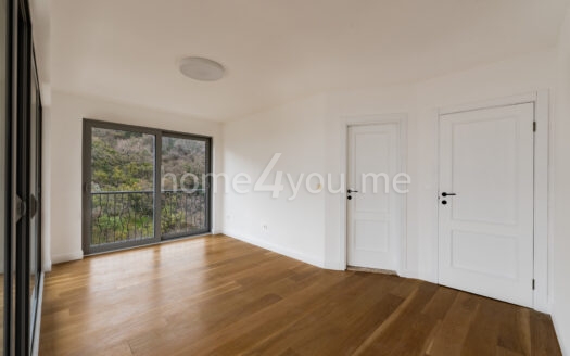 Trosoban stan sa panoramskim pogledom na more i garažnim mjestom, Pržno, Budva