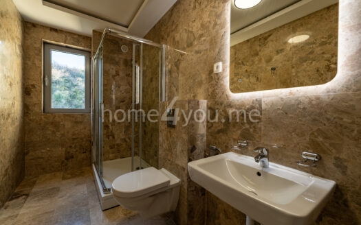 Trosoban stan sa panoramskim pogledom na more i garažnim mjestom, Pržno, Budva