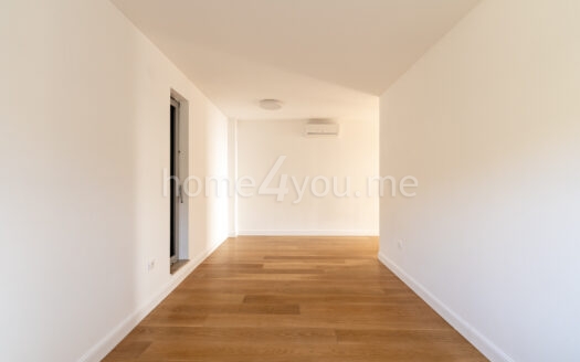 Trosoban stan sa panoramskim pogledom na more i garažnim mjestom, Pržno, Budva