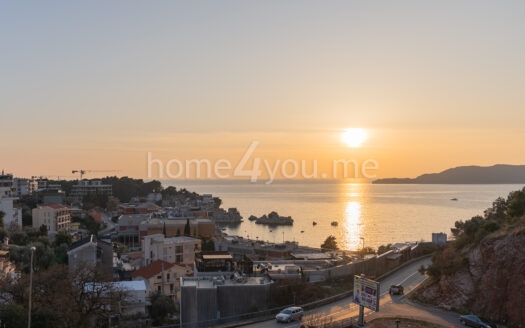 Trosoban stan sa panoramskim pogledom na more i garažnim mjestom, Pržno, Budva