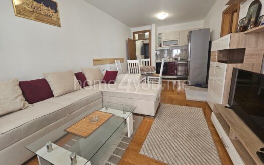 Однокомнатная меблированная квартира в доме «Меркур», район Бабилония, Будва