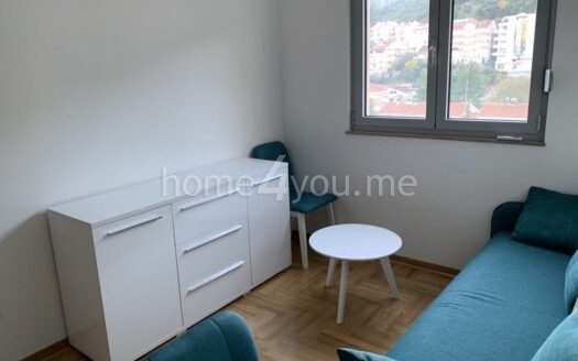 Namješten studio apartman u kvalitetnoj zgradi na Zaobilaznici, Rozino, Budva