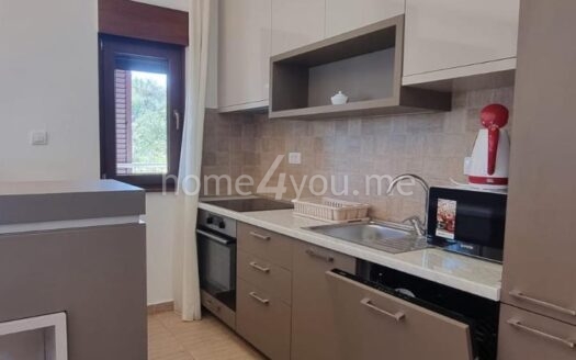 Two-bedroom apartment with parking in the Anatolia complex, 500 m from the sea, Bečići, Budva