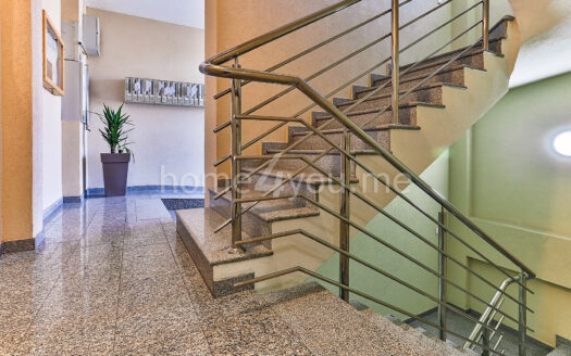 Namješten studio apartman u kvalitetnoj zgradi na Zaobilaznici, Rozino, Budva