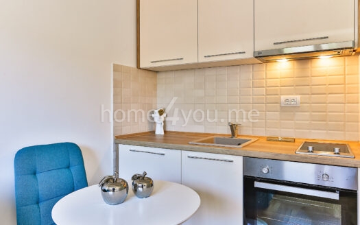 Namješten studio apartman u kvalitetnoj zgradi na Zaobilaznici, Rozino, Budva