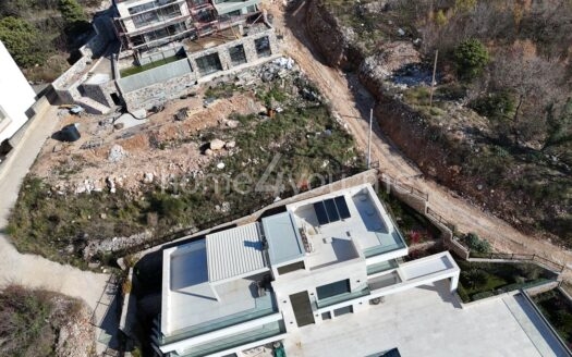 Gradjevinsko zemljište za gradnju vila u naselju Tudorovići, Budva