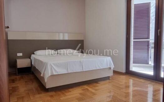 Two-bedroom apartment with parking in the Anatolia complex, 500 m from the sea, Bečići, Budva