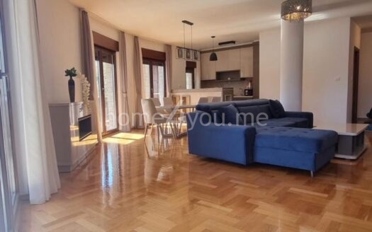 Two-bedroom apartment with parking in the Anatolia complex, 500 m from the sea, Bečići, Budva