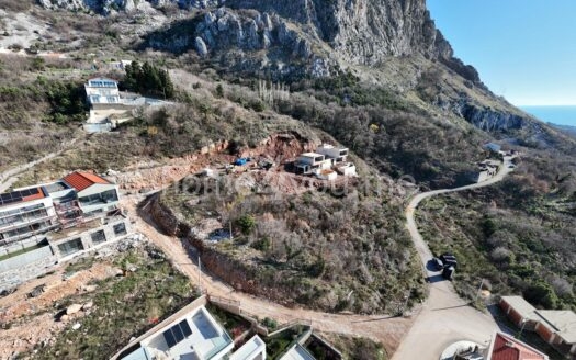 Gradjevinsko zemljište za gradnju vila u naselju Tudorovići, Budva