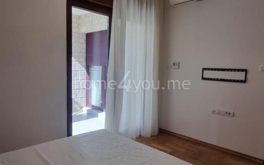 Two-bedroom apartment with parking in the Anatolia complex, 500 m from the sea, Bečići, Budva