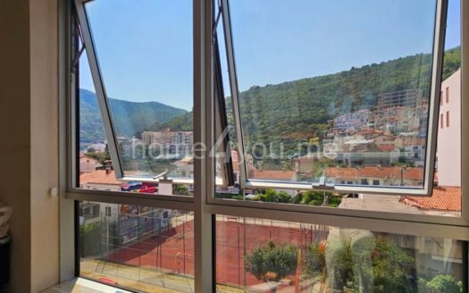 Three-bedroom apartment with garage space in a high-quality building – Budva, Rozino