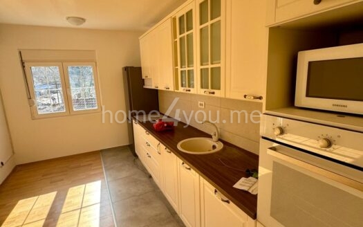 Comfortable one-bedroom apartment in a new building in Cetinje – Gruda area