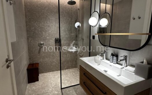 Luksuzan jednosoban stan sa parking mjestom u novom kompleksu Boka Place u Tivtu