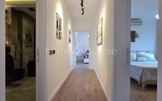 Luxury three-bedroom apartment in a new building, Bečići – Budva