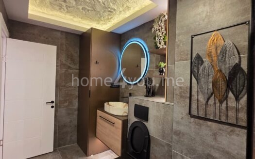 Luxury three-bedroom apartment in a new building, Bečići – Budva