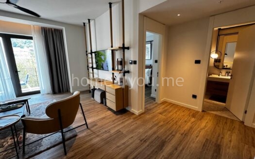 Luksuzan jednosoban stan sa parking mjestom u novom kompleksu Boka Place u Tivtu