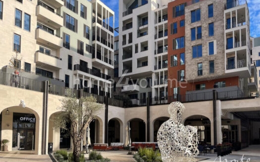 Luksuzan jednosoban stan sa parking mjestom u novom kompleksu Boka Place u Tivtu