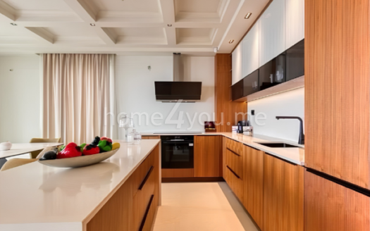 Ekskluzivna vila sa bazenom i panoramskim pogledom na more