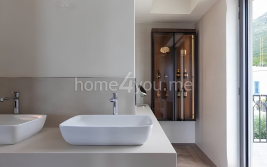 Ekskluzivna vila sa bazenom i panoramskim pogledom na more