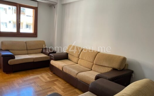 Полностью меблированная однокомнатная квартира в долгосрочную аренду в районе Дубовица, Будва, рядом с Mega Mall