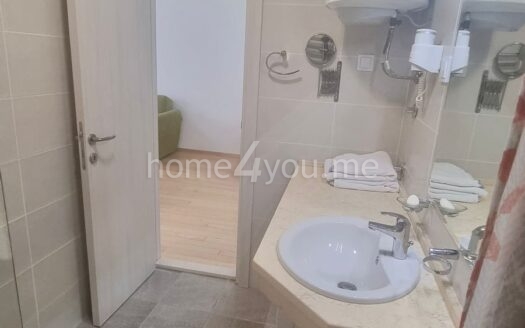 Jednosoban, namješten stan na odličnoj lokaciji,ulica Maslina, Golubovina, Budva