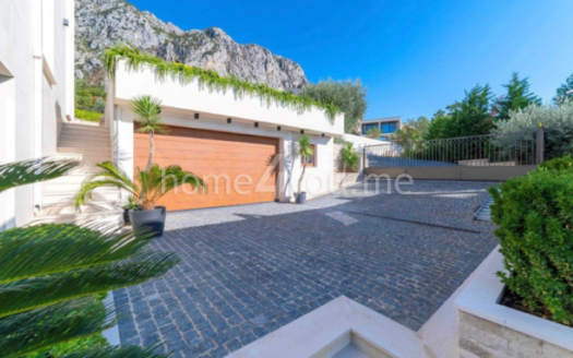 Ekskluzivna vila sa bazenom i panoramskim pogledom na more