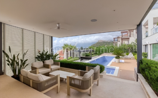 Ekskluzivna vila sa bazenom i panoramskim pogledom na more