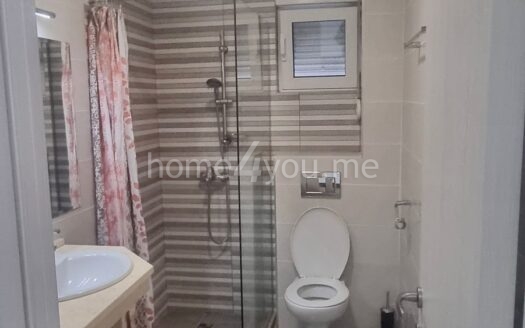 Jednosoban, namješten stan na odličnoj lokaciji,ulica Maslina, Golubovina, Budva