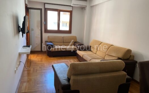 Полностью меблированная однокомнатная квартира в долгосрочную аренду в районе Дубовица, Будва, рядом с Mega Mall