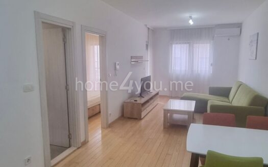 Jednosoban, namješten stan na odličnoj lokaciji,ulica Maslina, Golubovina, Budva