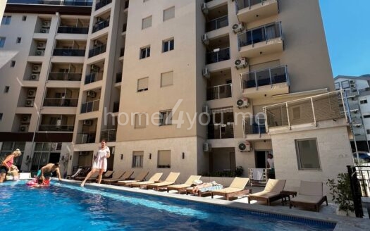 Studio apartment in an apart-hotel with a pool, Bečići, Budva