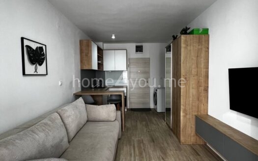 Studio apartment in an apart-hotel with a pool, Bečići, Budva